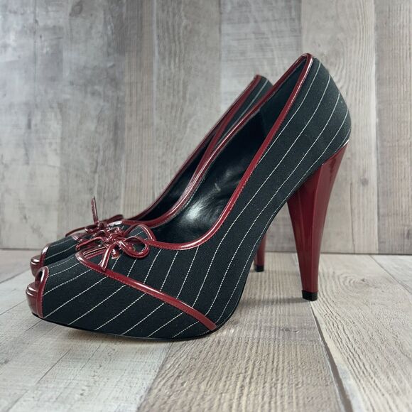 Steve Madden Ripaa Womens Size 8 Pin Striped High Heels Pumps Stiletto Black Red - Picture 1 of 13
